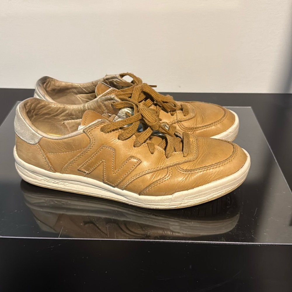 New Balance low top in tan leather